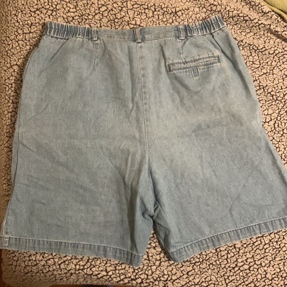 Karen Scott Light Washed Denim Shorts - Picture 4 of 4